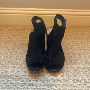 Black peep toe shoes